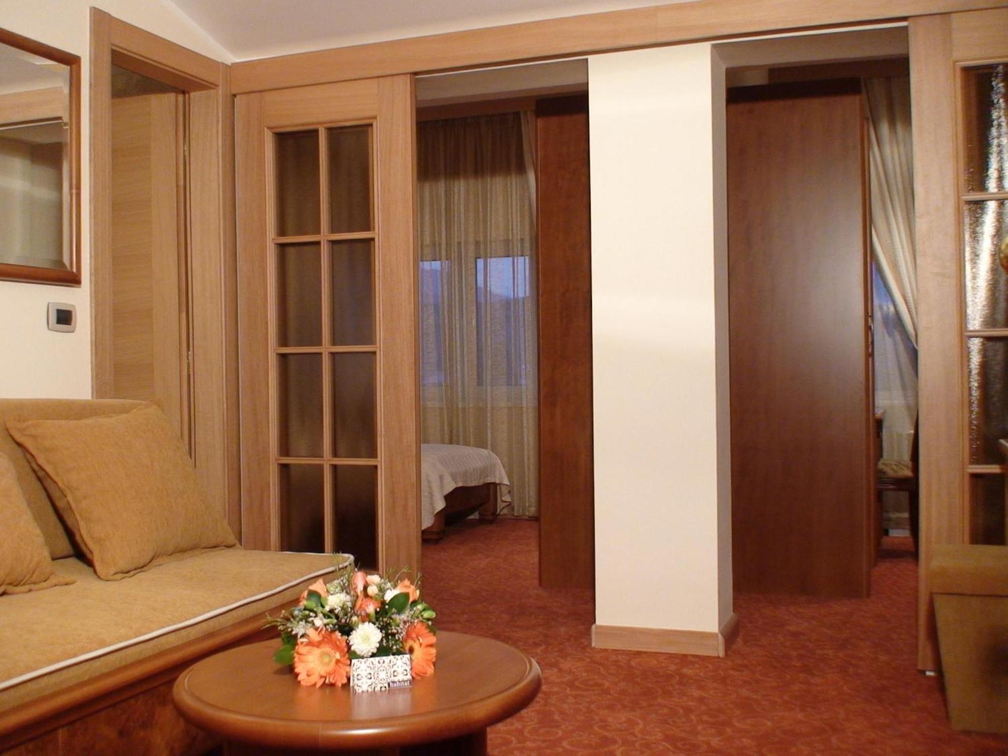 Mali Hotel Bambis Podgorica Kültér fotó
