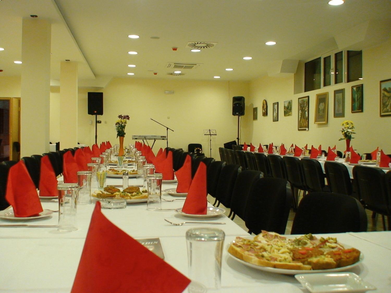 Mali Hotel Bambis Podgorica Kültér fotó