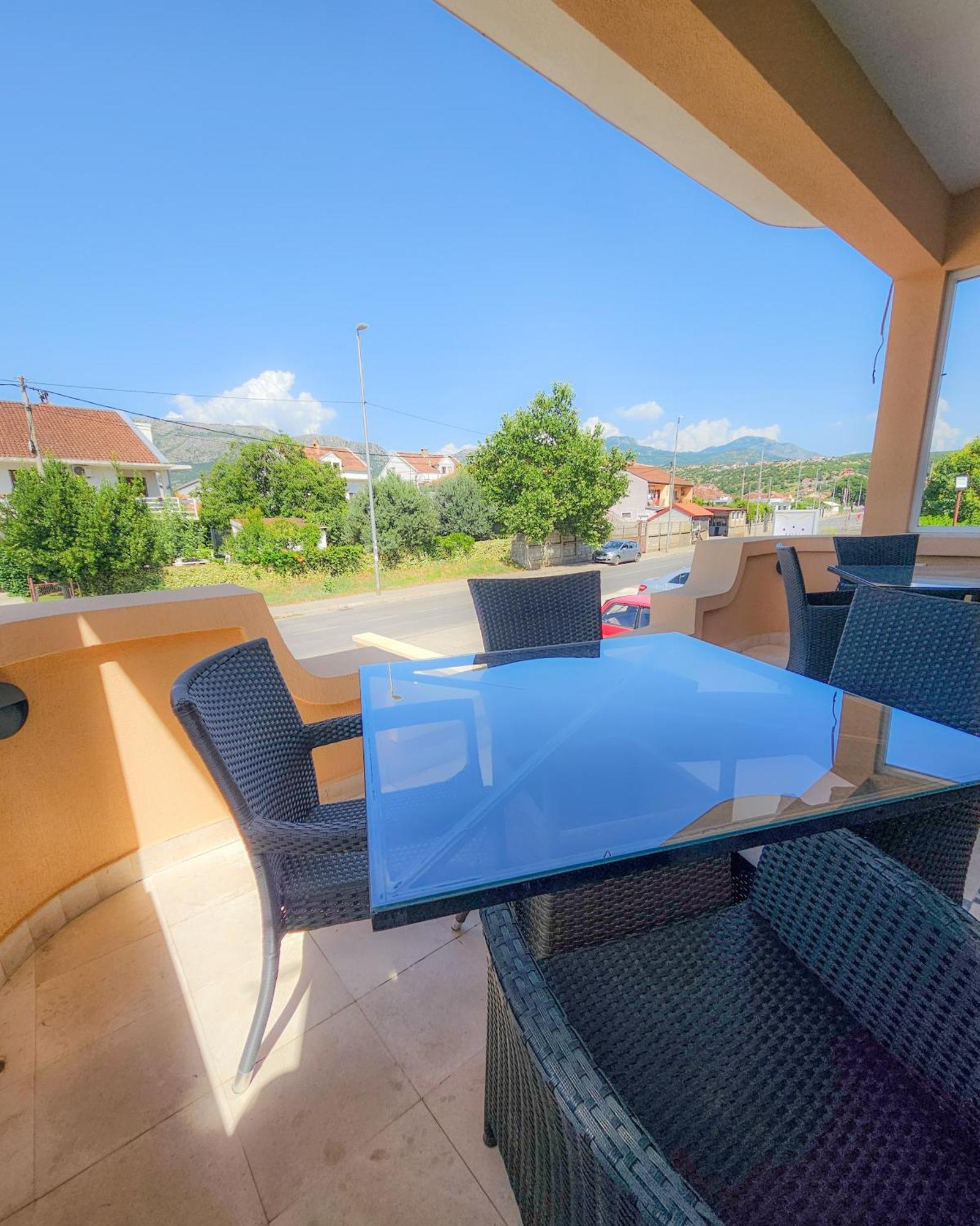 Mali Hotel Bambis Podgorica Kültér fotó