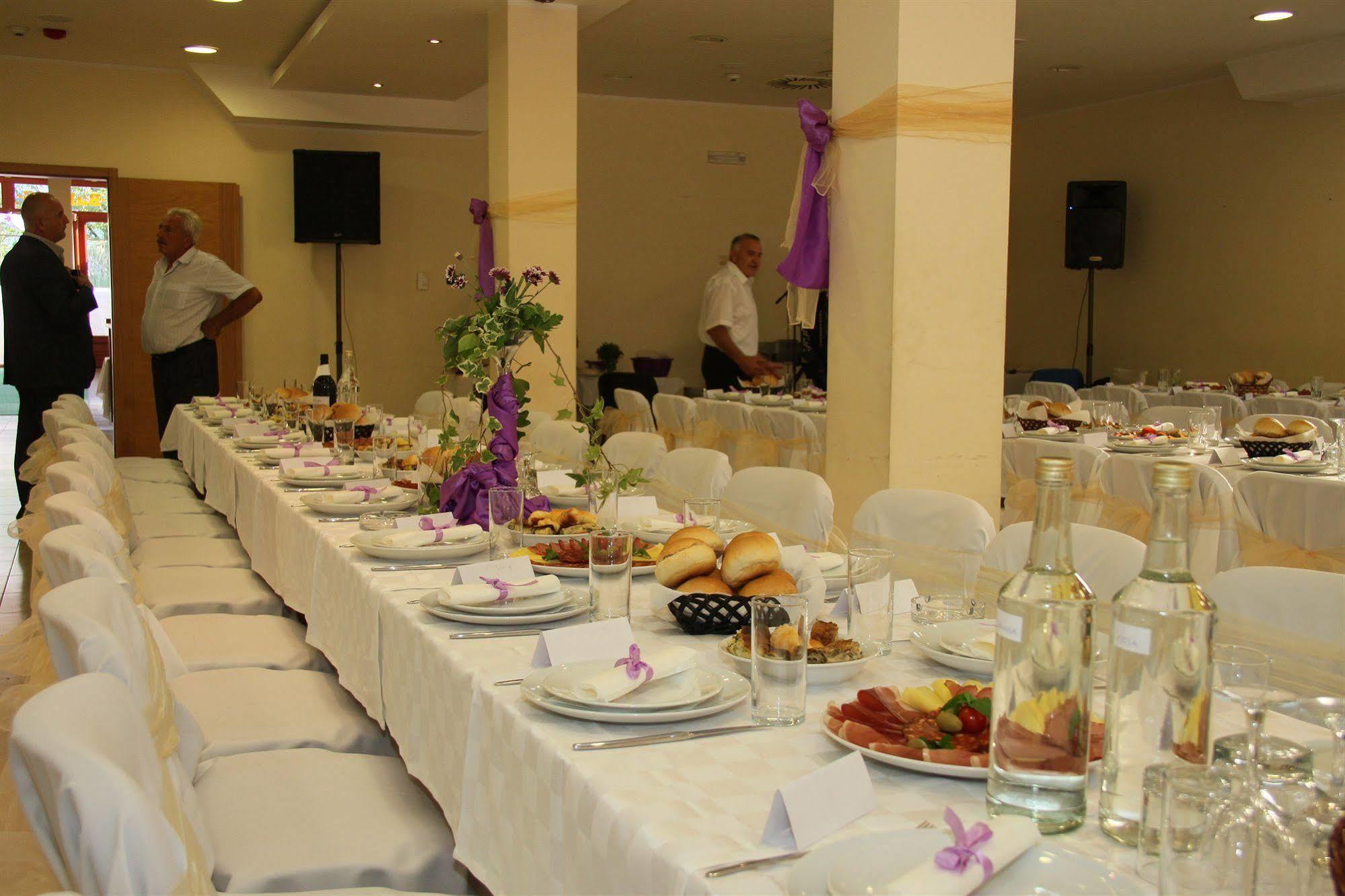 Mali Hotel Bambis Podgorica Kültér fotó