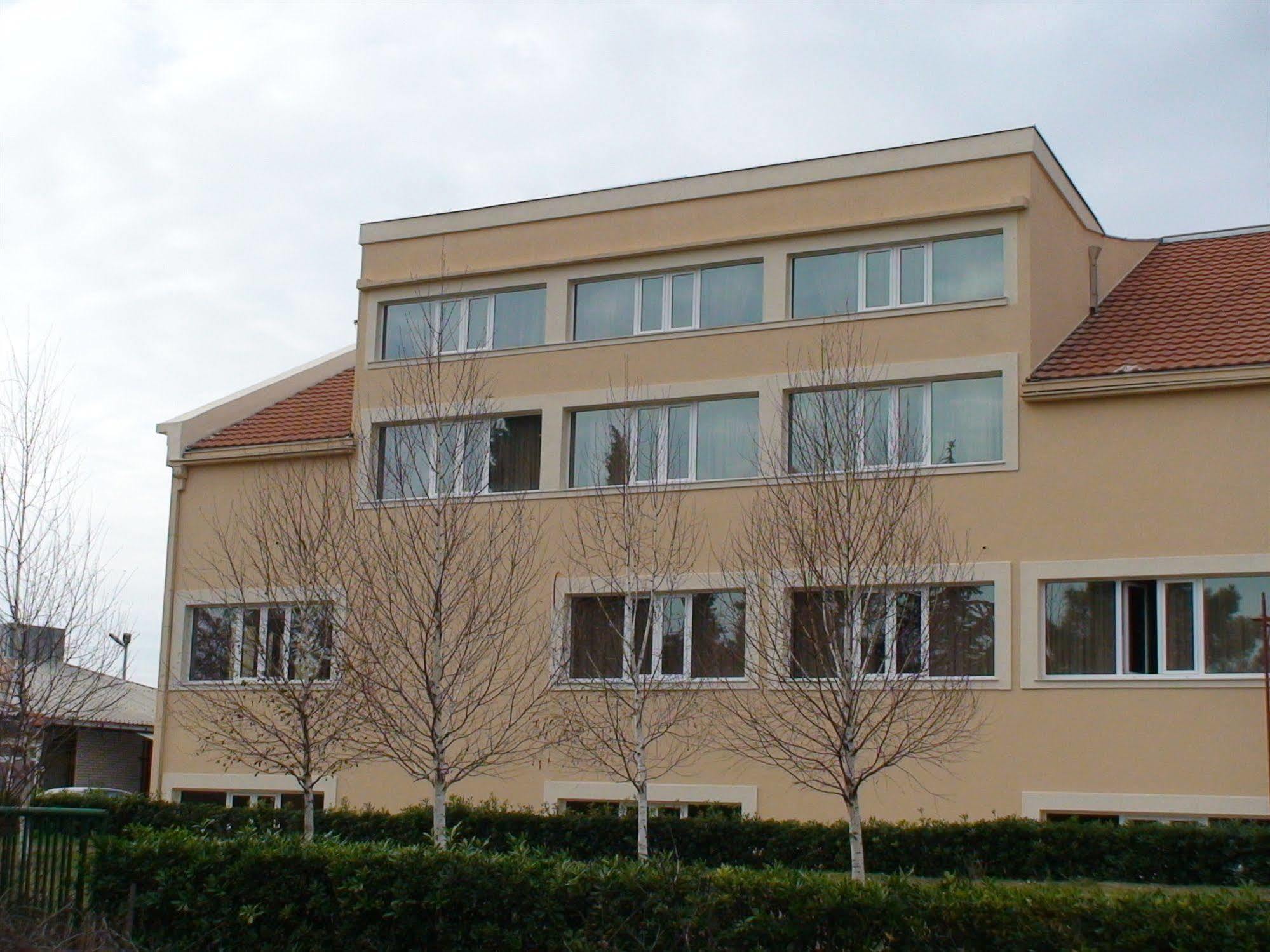 Mali Hotel Bambis Podgorica Kültér fotó