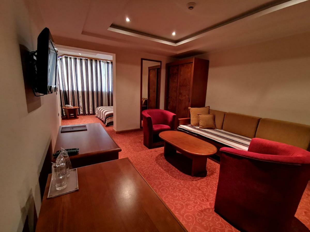 Mali Hotel Bambis Podgorica Kültér fotó